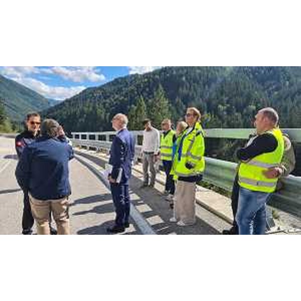 L'assessore regionale alla Protezione civile Riccardo Riccardi alla riapertura della Sr 465, bloccata da agosto a causa di una frana composta da detriti del ghiaione del Rio Bianco che impediva il transito verso Pradibosco, Pian di Casa, Sauris e il Cadore. - L'assessore regionale alla Protezione civile Riccardo Riccardi alla riapertura della Sr 465, bloccata da agosto a causa di una frana composta da detriti del ghiaione del Rio Bianco che impediva il transito verso Pradibosco, Pian di Casa, Sauris e il Cadore. 