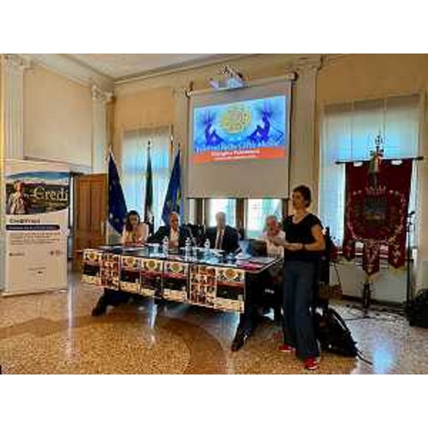 Un'altra immagine dell'incontro nel salone d'onore del municipio - Un'altra immagine dell'incontro nel salone d'onore del municipio