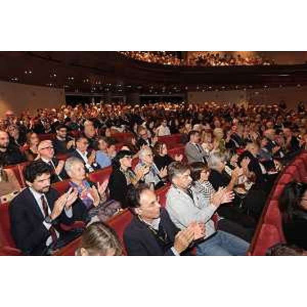 Il pubblico presente al teatro Verdi di Pordenone in occasione della cerimonia di inaugurazione della 25. edizione di pordenonelegge - Il pubblico presente al teatro Verdi di Pordenone in occasione della cerimonia di inaugurazione della 25. edizione di pordenonelegge