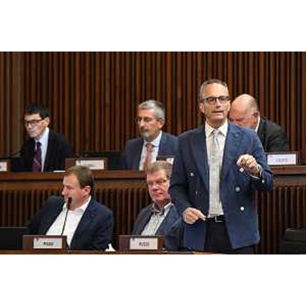 L'intervento di Francesco Russo e i banchi del Pd - L'intervento di Francesco Russo e i banchi del Pd