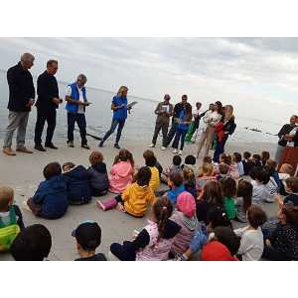 Liniziativa ha coinvolto una cinquantina di bimbi della Scuola internazionale di Trieste e della Scuola dellinfanzia di Longera. - Liniziativa ha coinvolto una cinquantina di bimbi della Scuola internazionale di Trieste e della Scuola dellinfanzia di Longera.