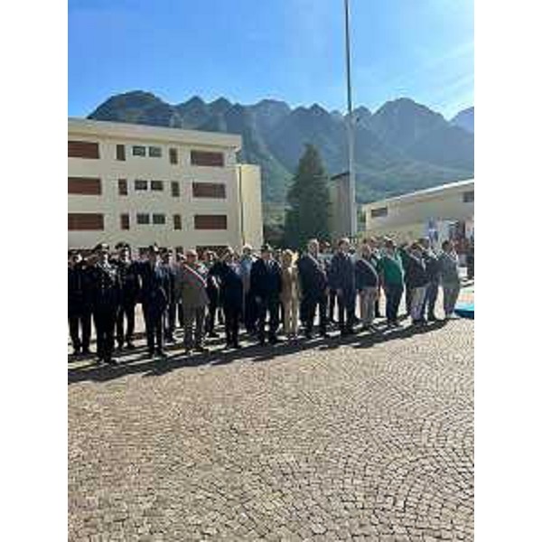 Il 5º Raduno del battaglione alpini Tolmezzo che la sezione Ana di Gemona in collaborazione con l8º Reggimento alpini e il Comune di Venzone ha organizzato con la sfilata di centinaia di alpini provenienti da tutto il Centro e Nord-Italia. - Il 5º Raduno del battaglione alpini Tolmezzo che la sezione Ana di Gemona in collaborazione con l8º Reggimento alpini e il Comune di Venzone ha organizzato con la sfilata di centinaia di alpini provenienti da tutto il Centro e Nord-Italia.