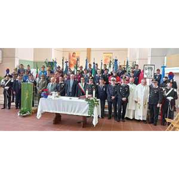 Il presidente Bordin al centro nella foto finale al termine della celebrazione nella chiesa del Buon Pastore a Udine - Il presidente Bordin al centro nella foto finale al termine della celebrazione nella chiesa del Buon Pastore a Udine