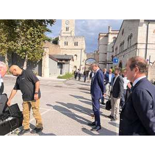 L'assessore regionale alle Autonomie locali e sicurezza Pierpaolo Roberti alla presentazione all'Autorità di sistema portuale del mare Adriatico orientale dei prodotti sviluppati dalle imprese facenti parte della delegazione della Virginia guidata dallo Sbdc, alla presenza, tra gli altri, del console generale degli Usa in Italia Douglass Benning - L'assessore regionale alle Autonomie locali e sicurezza Pierpaolo Roberti alla presentazione all'Autorità di sistema portuale del mare Adriatico orientale dei prodotti sviluppati dalle imprese facenti parte della delegazione della Virginia guidata dallo Sbdc, alla presenza, tra gli altri, del console generale degli Usa in Italia Douglass Benning