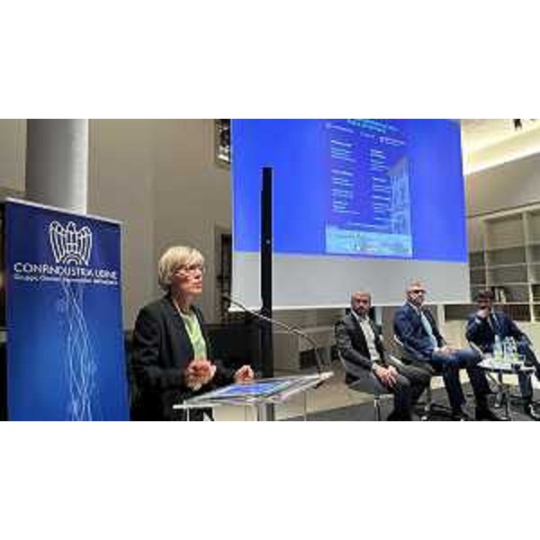 L'assessore regionale alle Finanze Barbara Zilli all'evento promosso dal Gruppo Giovani Imprenditori Confindustria Udine - L'assessore regionale alle Finanze Barbara Zilli all'evento promosso dal Gruppo Giovani Imprenditori Confindustria Udine