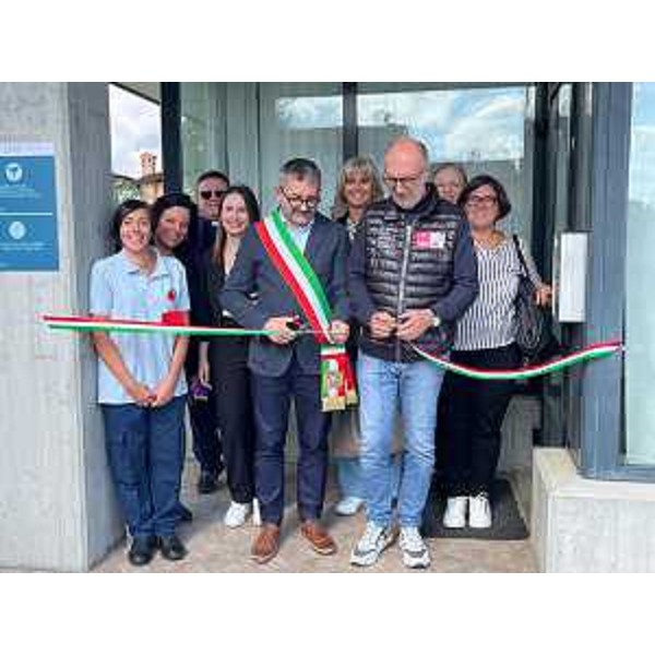 Taglio del nastro con l'assessore regionale alla Salute, Riccardo Riccardi. - Taglio del nastro con l'assessore regionale alla Salute, Riccardo Riccardi.