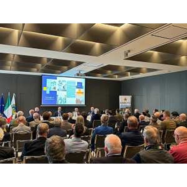 Un momento della presentazione nell'affollata sala conferenze della Fondazione Friuli, a Udine - Un momento della presentazione nell'affollata sala conferenze della Fondazione Friuli, a Udine