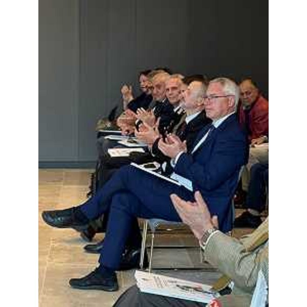 Un'altra immagine del presidente Bordin e della prima fila - Un'altra immagine del presidente Bordin e della prima fila