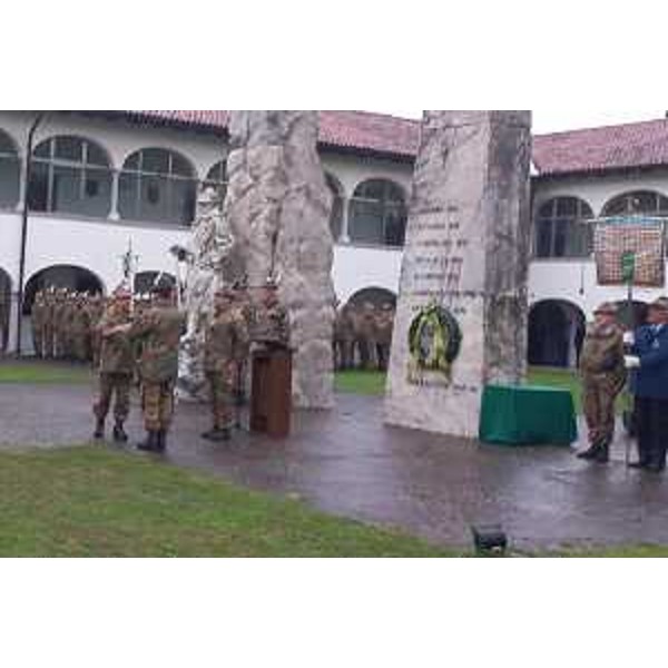 Un momento della cerimonia di cambio del comando alla brigata Julia - Un momento della cerimonia di cambio del comando alla brigata Julia