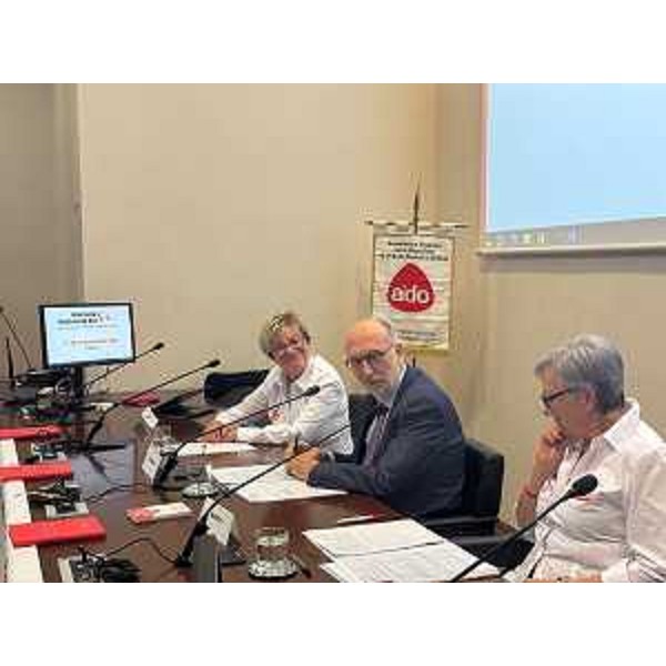 Riccardi al tavolo dei relatori - Riccardi al tavolo dei relatori