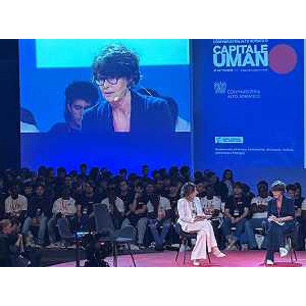 L'intervento dell'assessore regionale al Lavoro, formazione, istruzione, ricerca, università e famiglia Alessia Rosolen. - L'intervento dell'assessore regionale al Lavoro, formazione, istruzione, ricerca, università e famiglia Alessia Rosolen.