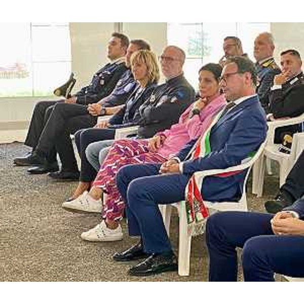 Le autorità presenti alla cerimonia svoltasi a Fontanafredda - Le autorità presenti alla cerimonia svoltasi a Fontanafredda