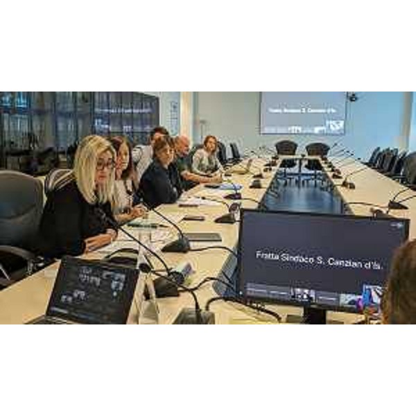 L'assessore alle Infrastrutture e territorio, Cristina Amirante durante la riunione del Cal. - L'assessore alle Infrastrutture e territorio, Cristina Amirante durante la riunione del Cal.