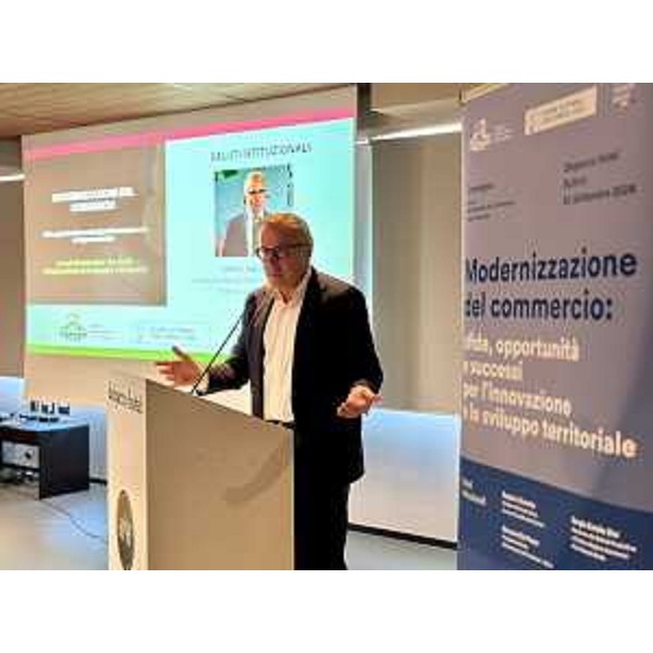 L'assessore Bini porta il saluto della Regione al convegno sulla modernizzazione del commercio - L'assessore Bini porta il saluto della Regione al convegno sulla modernizzazione del commercio