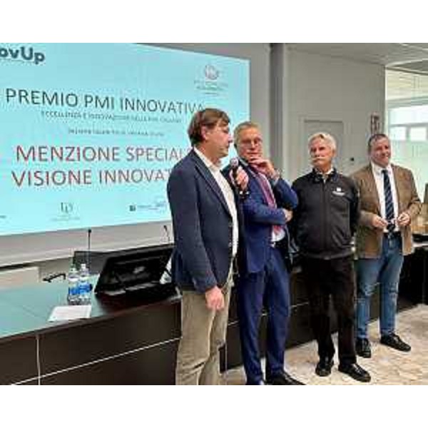 L'assessore regionale Sergio Emidio Bini durante le premiazioni. - L'assessore regionale Sergio Emidio Bini durante le premiazioni.