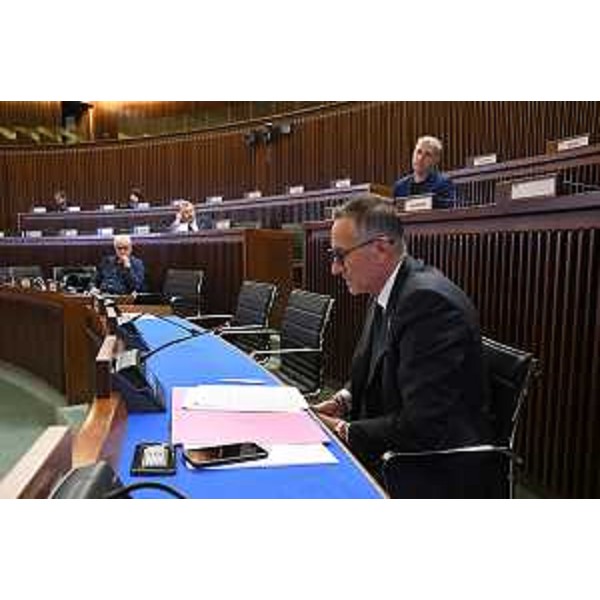 La VI Commissione al lavoro; in primo piano Giuseppe Ghersinich (Lega) - La VI Commissione al lavoro; in primo piano Giuseppe Ghersinich (Lega)