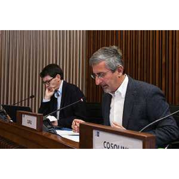 In primo piano Andrea Carli, con Nicola Conficoni (Pd) - In primo piano Andrea Carli, con Nicola Conficoni (Pd)