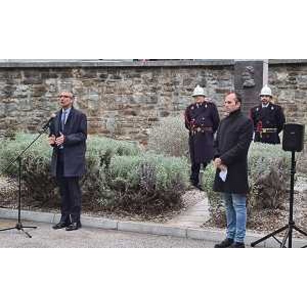 L'asssessore Roberti alla cerimonia organizzata a Trieste per celebrare la memoria di Norma Cossetto nellottantunesimo anniversario della sua uccisione. - L'asssessore Roberti alla cerimonia organizzata a Trieste per celebrare la memoria di Norma Cossetto nellottantunesimo anniversario della sua uccisione.