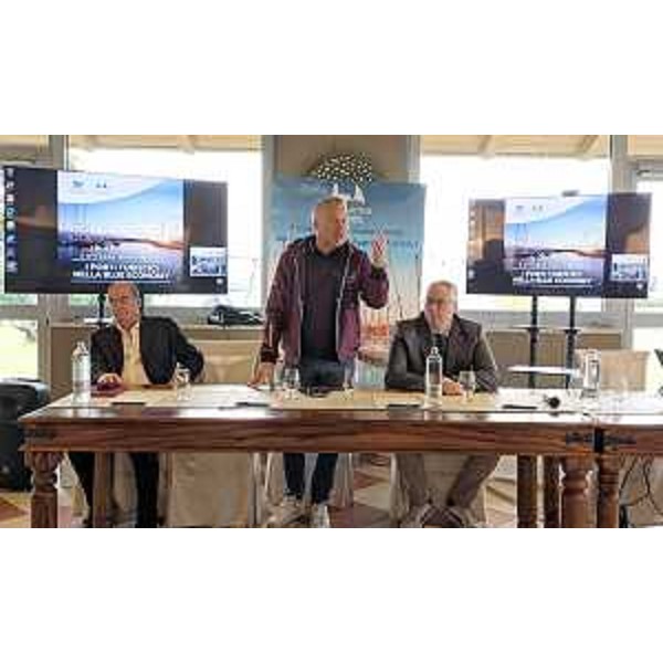 L'assessore alle Attività produttive e turismo del Friuli Venezia Giulia Sergio Emidio Bini, al convegno "I porti turistici nella Blue economy" - L'assessore alle Attività produttive e turismo del Friuli Venezia Giulia Sergio Emidio Bini, al convegno "I porti turistici nella Blue economy"