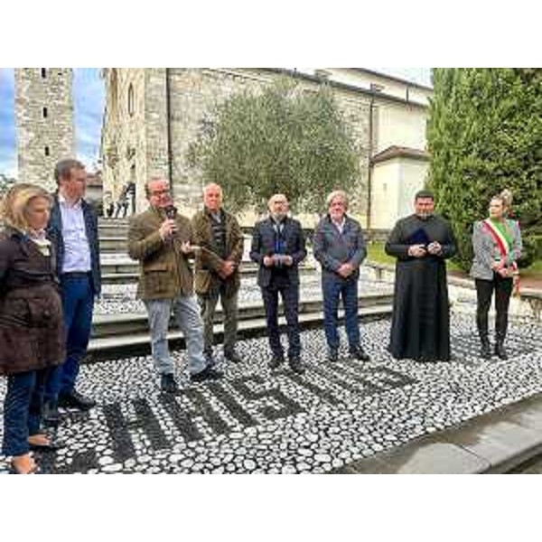 Il vicegovenatore con delega alla Cultura del Friuli Venezia Giulia Mario Anzil a Santa Margherita del Gruagno, il borgo fortificato nel comune di Moruzzo che per il secondo anno rientra nella rassegna autunnale di "Castelli Aperti". - Il vicegovenatore con delega alla Cultura del Friuli Venezia Giulia Mario Anzil a Santa Margherita del Gruagno, il borgo fortificato nel comune di Moruzzo che per il secondo anno rientra nella rassegna autunnale di "Castelli Aperti".