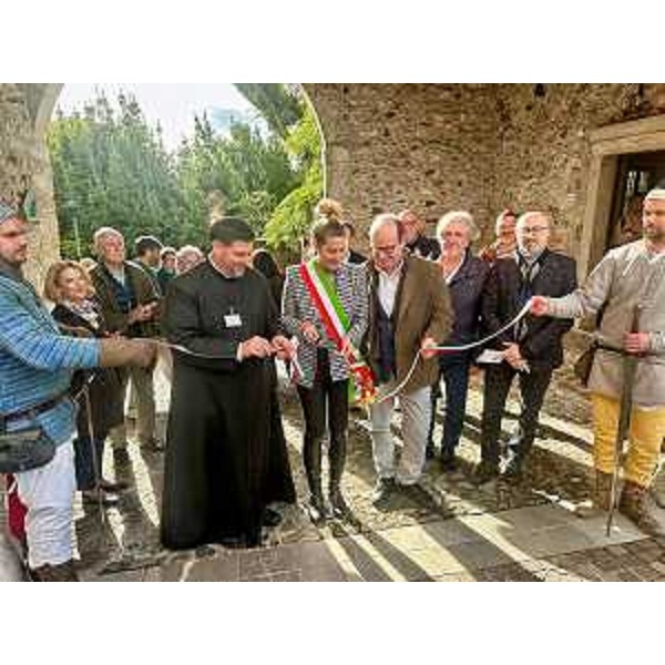 Il vicegovenatore con delega alla Cultura del Friuli Venezia Giulia Mario Anzil a Santa Margherita del Gruagno, il borgo fortificato nel comune di Moruzzo che per il secondo anno rientra nella rassegna autunnale di "Castelli Aperti". - Il vicegovenatore con delega alla Cultura del Friuli Venezia Giulia Mario Anzil a Santa Margherita del Gruagno, il borgo fortificato nel comune di Moruzzo che per il secondo anno rientra nella rassegna autunnale di "Castelli Aperti".