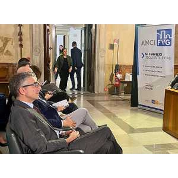 L'assessore regionale alle Autonomie locali Pierpaolo Roberti all'assemblea regionale di Anci Fvg - L'assessore regionale alle Autonomie locali Pierpaolo Roberti all'assemblea regionale di Anci Fvg