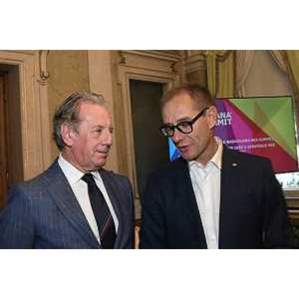 L'assessore Fabio Scoccimarro con il presidente della Società velica Barcola e Grignano Mitja Gialuz. - L'assessore Fabio Scoccimarro con il presidente della Società velica Barcola e Grignano Mitja Gialuz.