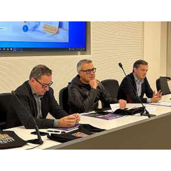 L'assessore regionale Sergio Emidio Bini (al centro) con il vicesindaco Alessandro Venanzi (a destra) e Claudio Tognoni (a sinistra) - L'assessore regionale Sergio Emidio Bini (al centro) con il vicesindaco Alessandro Venanzi (a destra) e Claudio Tognoni (a sinistra)