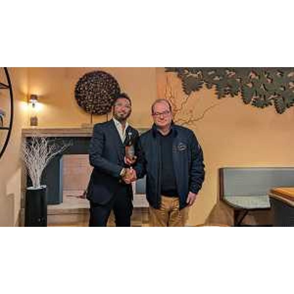 Il vicegovernatore Mario Anzil insieme al titolare di Borgo Romanzo - Il vicegovernatore Mario Anzil insieme al titolare di Borgo Romanzo 