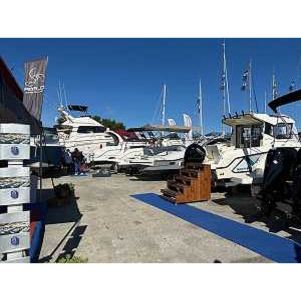 Alcune delle 250 barche in vendita ad Aprilia Marittima - Alcune delle 250 barche in vendita ad Aprilia Marittima