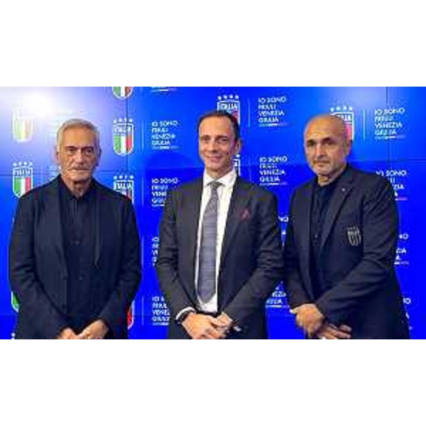 Il governatore Fedriga in foto con il ct Spalletti e il presidente della Figc Gravina. - Il governatore Fedriga in foto con il ct Spalletti e il presidente della Figc Gravina.