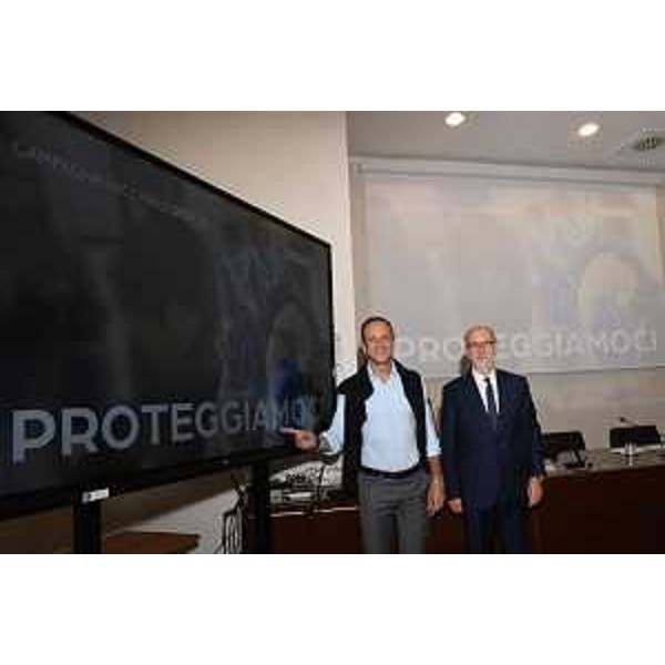 Il governatore del Friuli Venezia Giulia Massimiliano Fedriga e l'assessore alla Salute Riccardo Riccardi alla presentazione della campagna di vaccinazione "Proteggiamoci". - Il governatore del Friuli Venezia Giulia Massimiliano Fedriga e l'assessore alla Salute Riccardo Riccardi alla presentazione della campagna di vaccinazione "Proteggiamoci". 