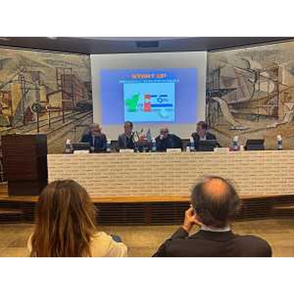 Il tavolo dei relatori. - Il tavolo dei relatori.