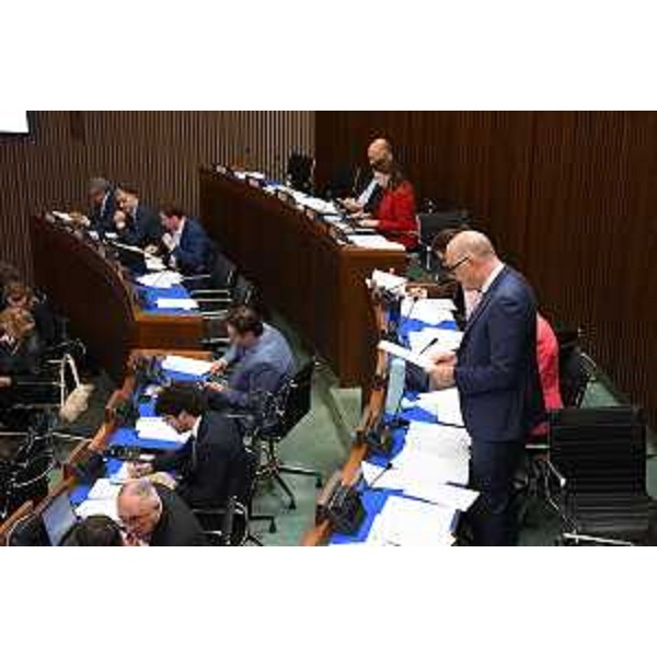 Un momento della seduta odierna del Consiglio regionale - Un momento della seduta odierna del Consiglio regionale 