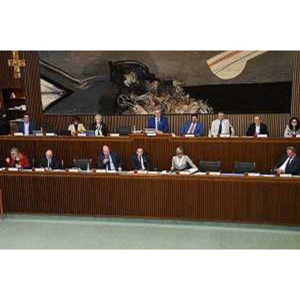 I banchi di Giunta e presidenza Cr - I banchi di Giunta e presidenza Cr