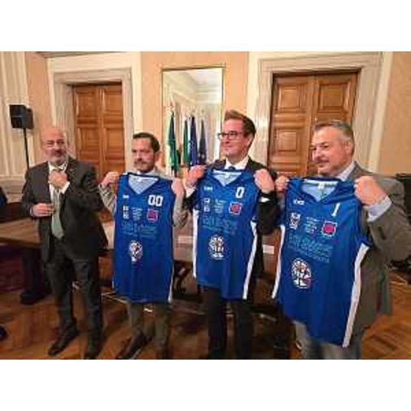 da sinistra: il prefetto di Gorizia Raffaele Ricciardi,l'assessore comunale del Comune di Gorizia Giulio Daidone, il sindaco di Nova Gorica Samo Turel e Diego Bernardis (Fedriga presidente) - da sinistra: il prefetto di Gorizia Raffaele Ricciardi,l'assessore comunale del Comune di Gorizia Giulio Daidone, il sindaco di Nova Gorica Samo Turel e Diego Bernardis (Fedriga presidente)