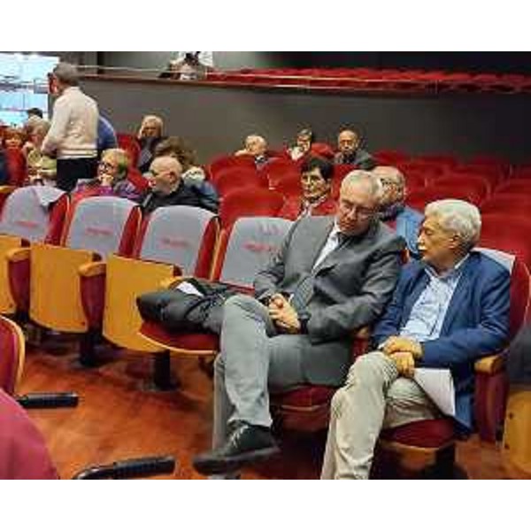 Il presidente Bordin (secondo da destra) in platea accanto all'assessore comunale di Udine Stefano Gasparin - Il presidente Bordin (secondo da destra) in platea accanto all'assessore comunale di Udine Stefano Gasparin