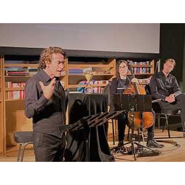 Una fase del reading de "Il vetro della clessidra" al Literaturhaus di Francoforte - Una fase del reading de "Il vetro della clessidra" al Literaturhaus di Francoforte