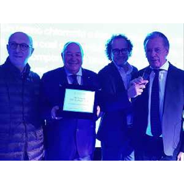 Un momento della cerimonia per i 40 anni di attività della Its Ecologia - Un momento della cerimonia per i 40 anni di attività della Its Ecologia