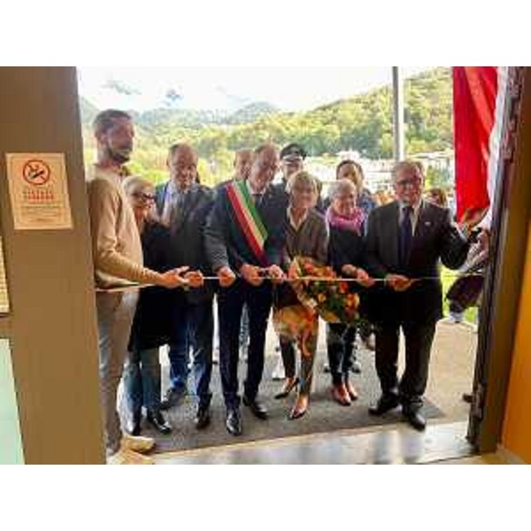 Tagli del nastro nella rinnovata scuola dell'infanzia di Artegna, alla presenza ndell'assessore regionale alle Finanze Barbara Zilli - Tagli del nastro nella rinnovata scuola dell'infanzia di Artegna, alla presenza ndell'assessore regionale alle Finanze Barbara Zilli