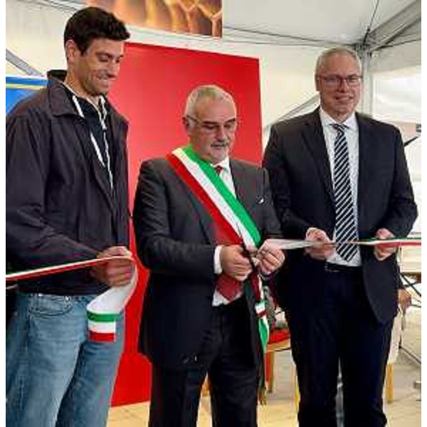 Il cmpione di nuoto Matteo Furlan, il sindaco di Codroipo, Guido Nardini, e il prsidente del Cr Fvg, Mauro Bordin - Il cmpione di nuoto Matteo Furlan, il sindaco di Codroipo, Guido Nardini, e il prsidente del Cr Fvg, Mauro Bordin