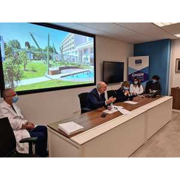 L'assessore regionale alla Salute Riccado Riccardi al Cro di Aviano per la presentazione della nuova strumentazione tecnologica - L'assessore regionale alla Salute Riccado Riccardi al Cro di Aviano per la presentazione della nuova strumentazione tecnologica