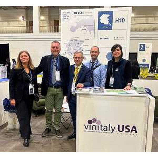 L'assessore regionale Stefano Zannier al Vinitaly di Chicago - L'assessore regionale Stefano Zannier al Vinitaly di Chicago