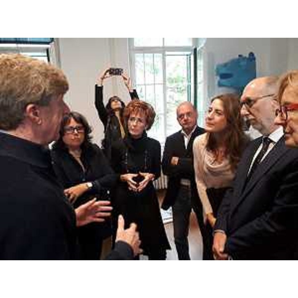 L'assessore Riccardi mentre incontra la delegazione statunitense. - L'assessore Riccardi mentre incontra la delegazione statunitense.