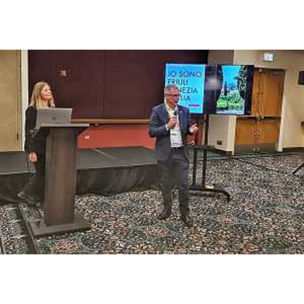 L'assessore regionale alle Risorse agroalimentari, forestali e ittiche, Stefano Zannier, alla prima edizione di Vinitaly all'estero, "Vinitaly Usa". - L'assessore regionale alle Risorse agroalimentari, forestali e ittiche, Stefano Zannier, alla prima edizione di Vinitaly all'estero, "Vinitaly Usa".