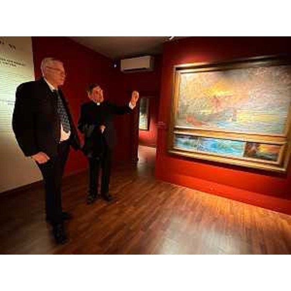 Il presidente Bordin durante la visita alla mostra, accompagnato da don Angelo Zanello - Il presidente Bordin durante la visita alla mostra, accompagnato da don Angelo Zanello