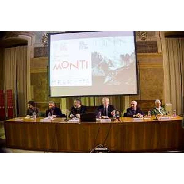 Il presidente Bordin assieme agli altri relatori nel tavolo di presidenza della cerimonia di inaugurazione - Il presidente Bordin assieme agli altri relatori nel tavolo di presidenza della cerimonia di inaugurazione