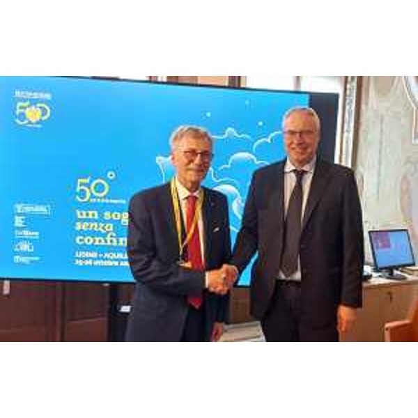Mauro Bordin, presidente del Cr Fvg (a destra nella foto), accanto a Paolo Petiziol, presidente dell'associazione Mitteleuropa - Mauro Bordin, presidente del Cr Fvg (a destra nella foto), accanto a Paolo Petiziol, presidente dell'associazione Mitteleuropa 