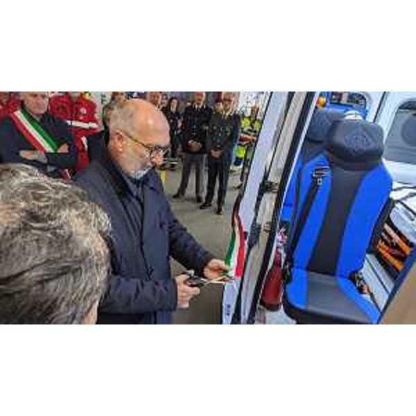 Riccardi al taglio del nastro - Riccardi al taglio del nastro