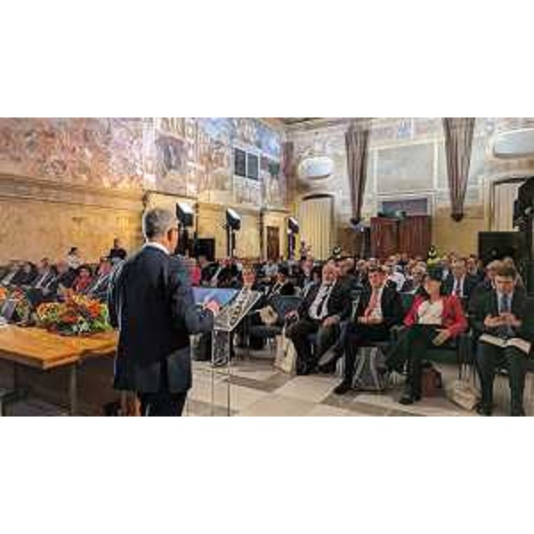 L'assessore regionale Stefano Zannier nel salone del Castello di Udine - L'assessore regionale Stefano Zannier nel salone del Castello di Udine